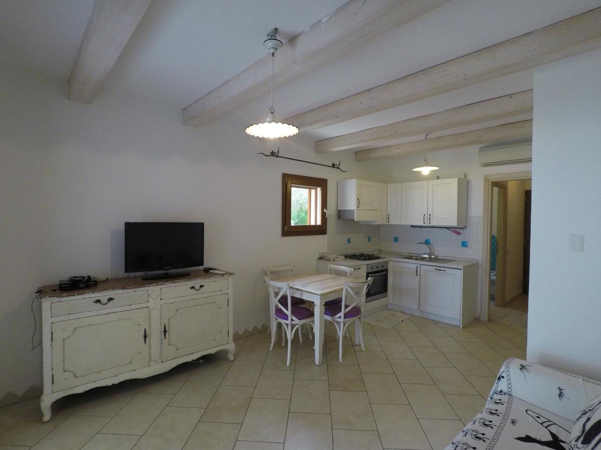 La Corte Degli Ulivi Appartamenti Cala Liberotto Exterior foto