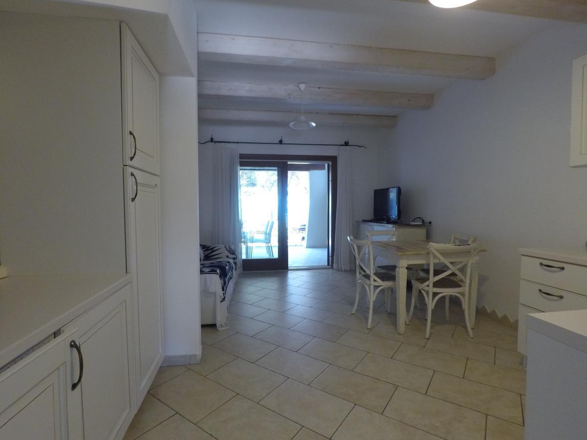 La Corte Degli Ulivi Appartamenti Cala Liberotto Exterior foto