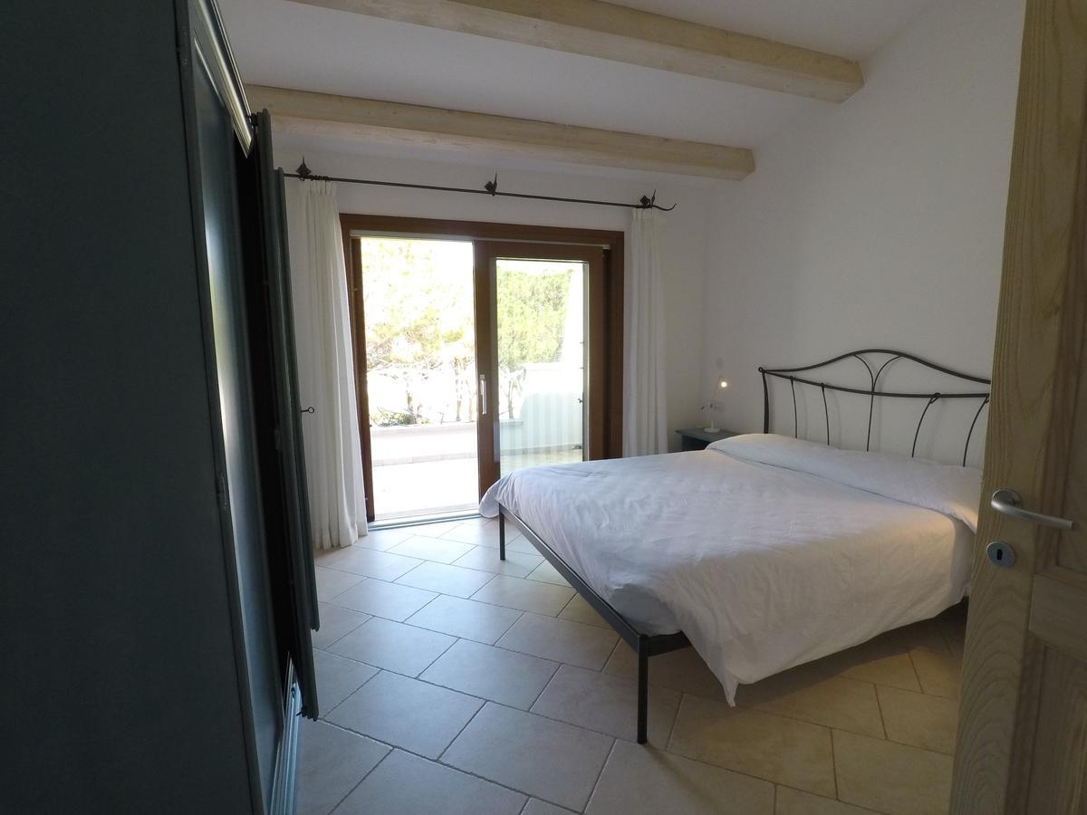La Corte Degli Ulivi Appartamenti Cala Liberotto Exterior foto